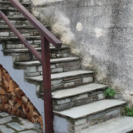 Castaneda 2 * Πορταριά